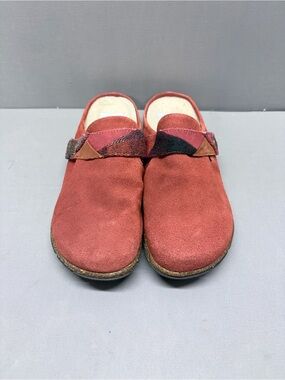 Women’s Suede Earth Origins Slip-On Clogs in Rust